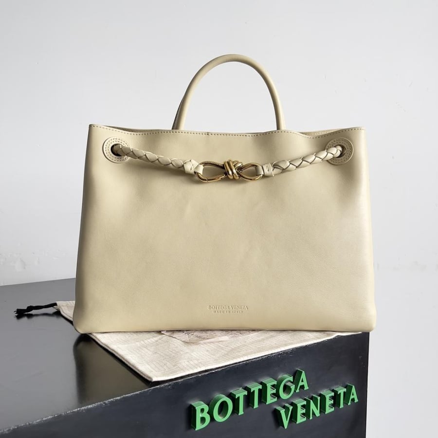 شنطة بوتيغا Andiamo مقاس 32cm
