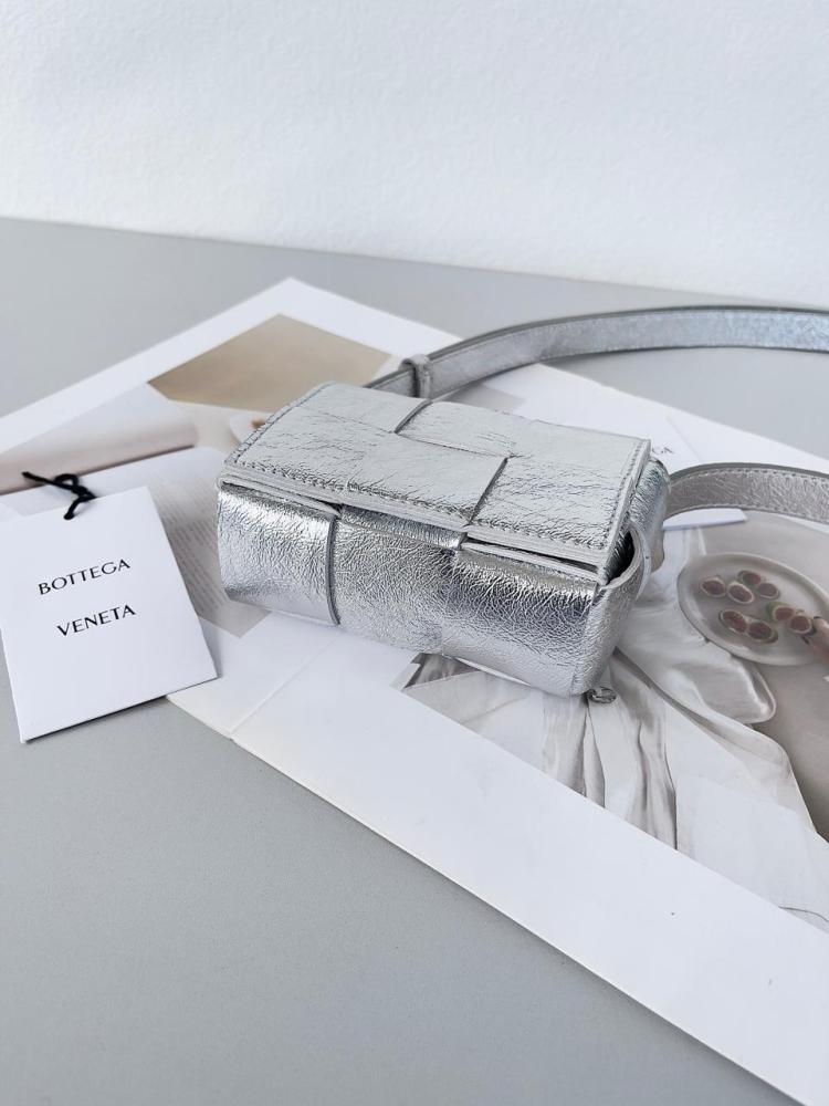 شنطة بوتيغا Mini Cassette مقاس 12cm
