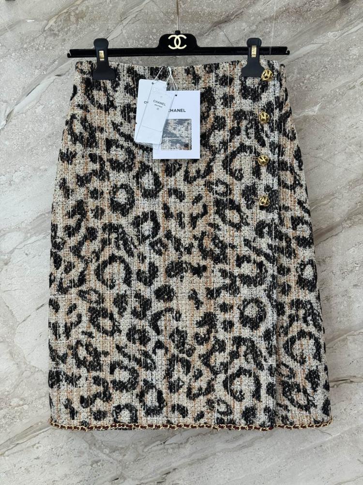 تنورة Chanel