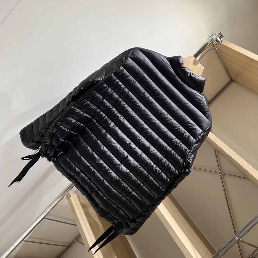 جاكيت Moncler