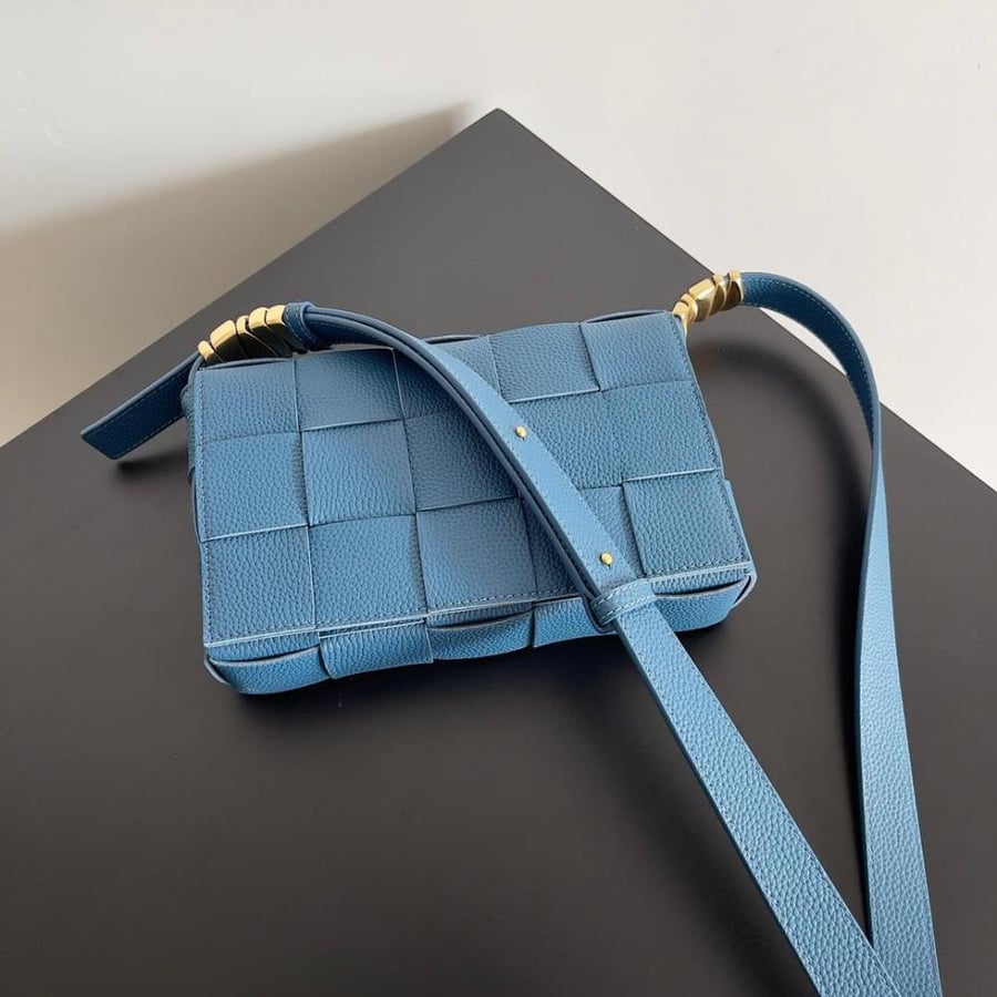 شنطة  بوتيغا Cassette مقاس 23cm