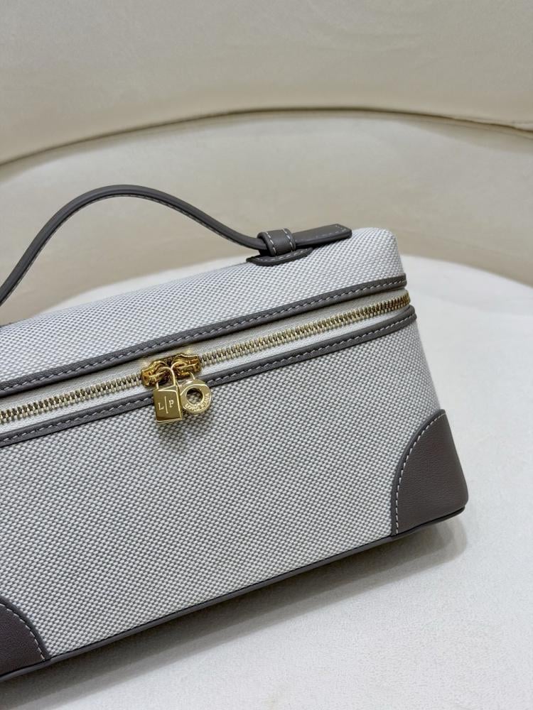 شنطة لورو بيانا Cowhide Lora piana مقاس 19 cm