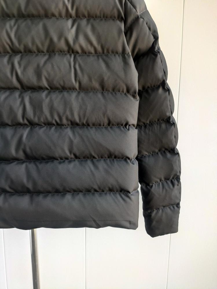 جاكيت Moncler