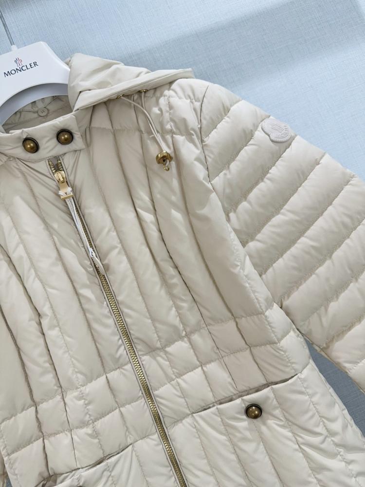 جاكيت Moncler