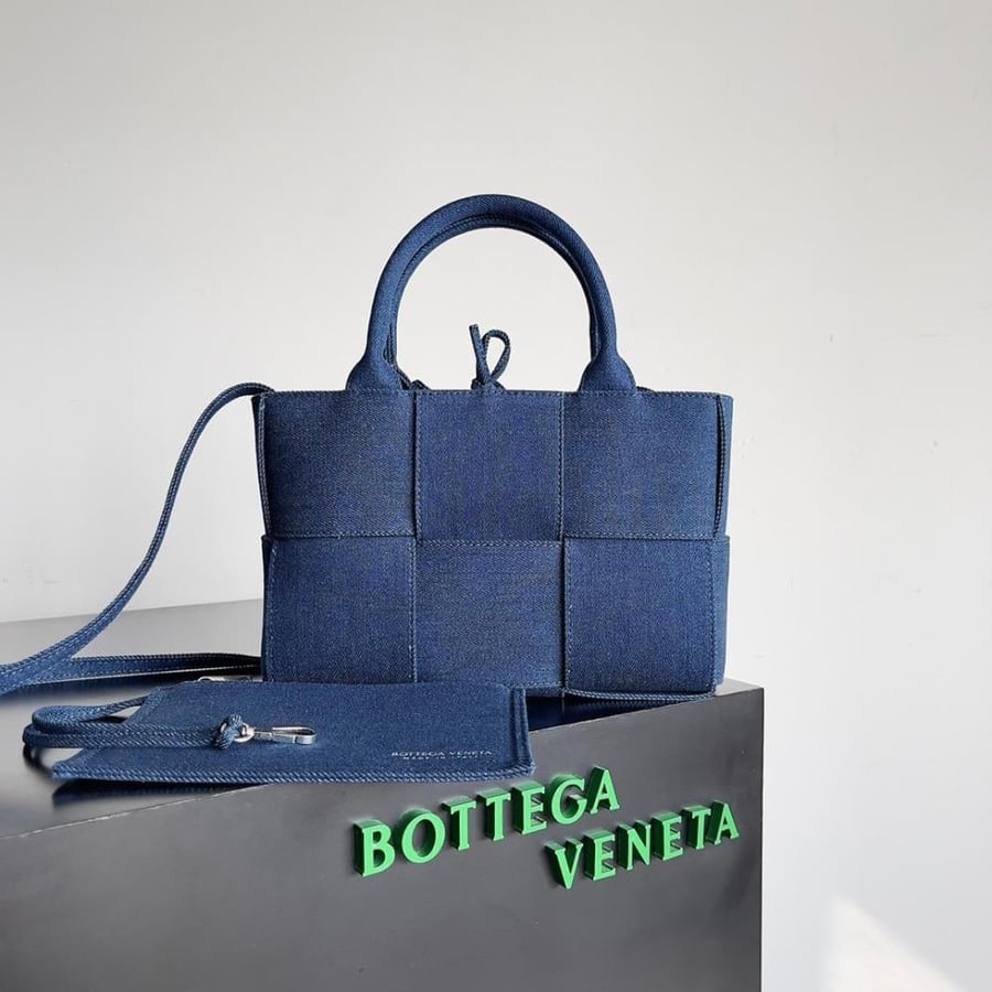 شنطة بوتيغا Arco Tote مقاس 25cm