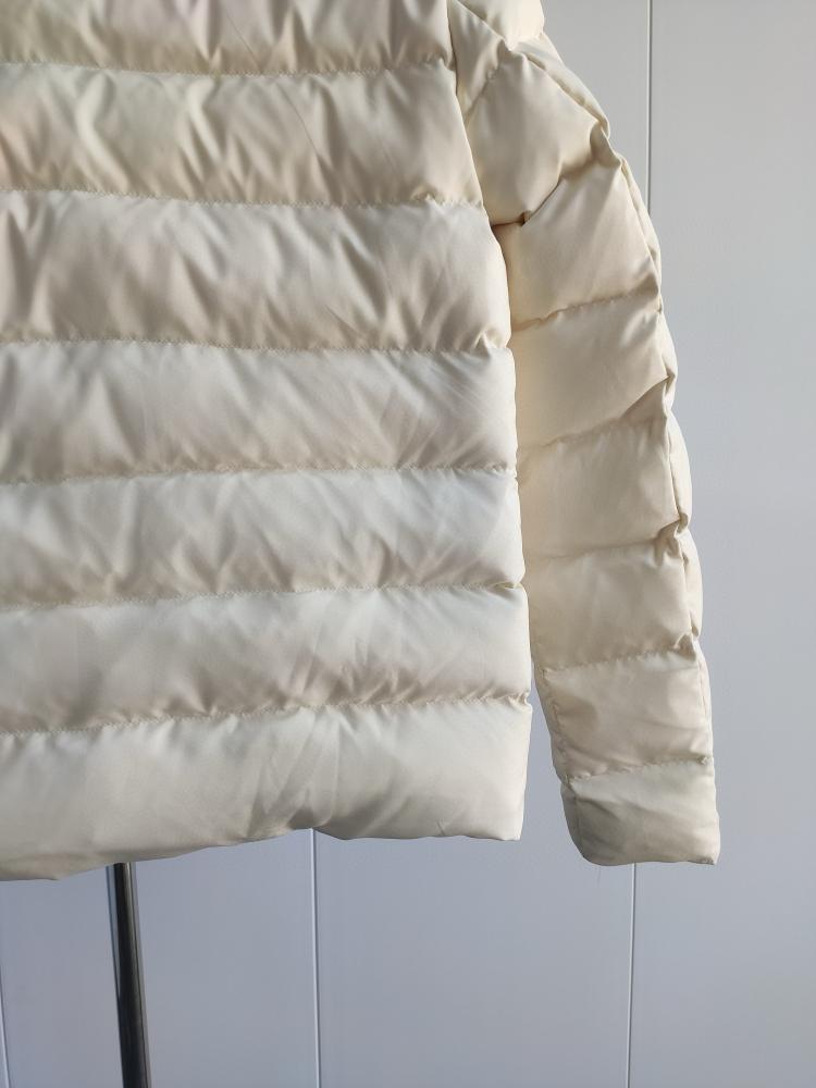 جاكيت Moncler