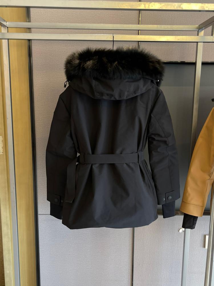 جاكيت Moncler