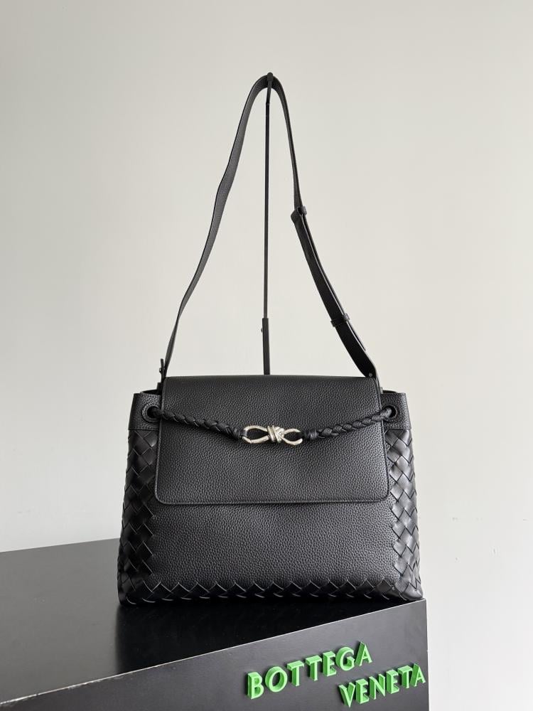 شنطة بوتيغا Andiamo Shoulder Bag Bottega