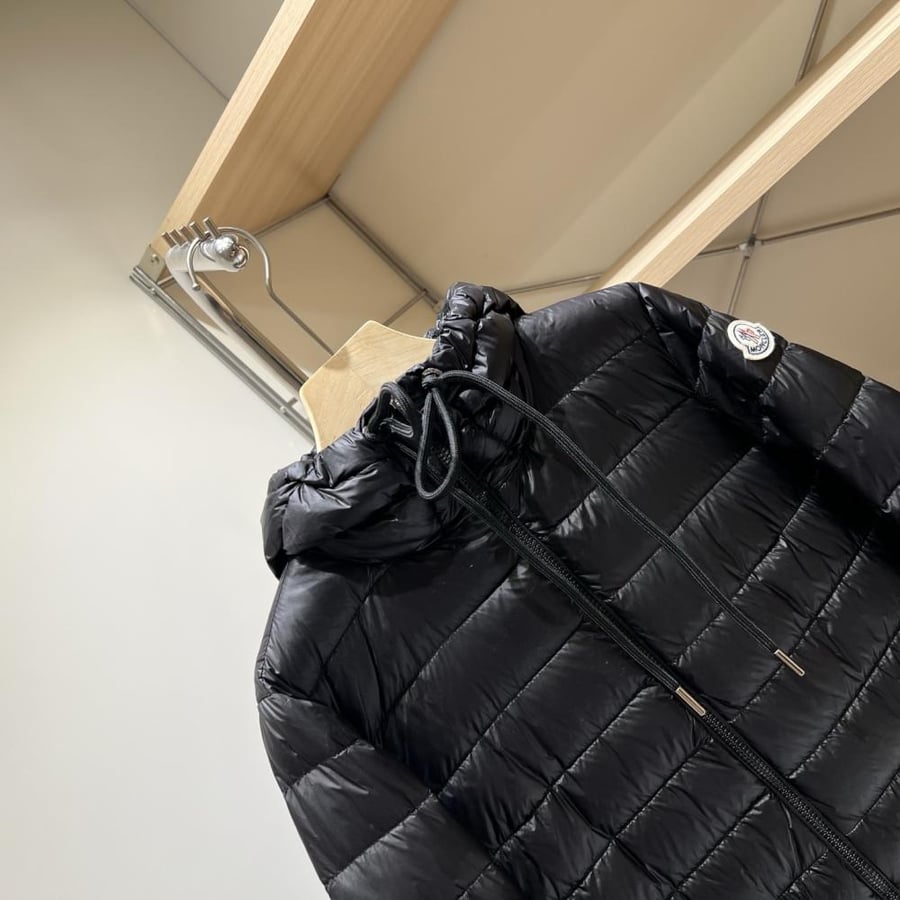 جاكيت Moncler