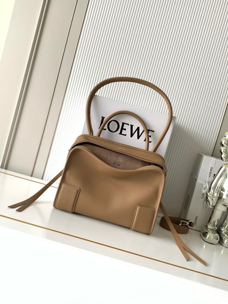 شنطة لويفي Amazona Loewe