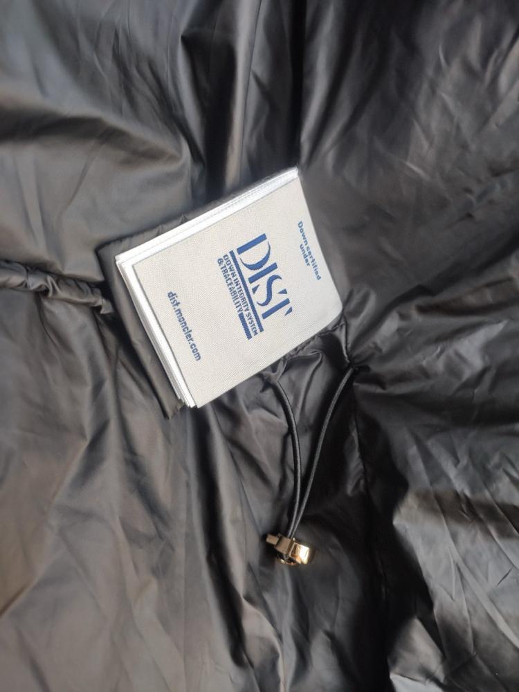 جاكيت Moncler