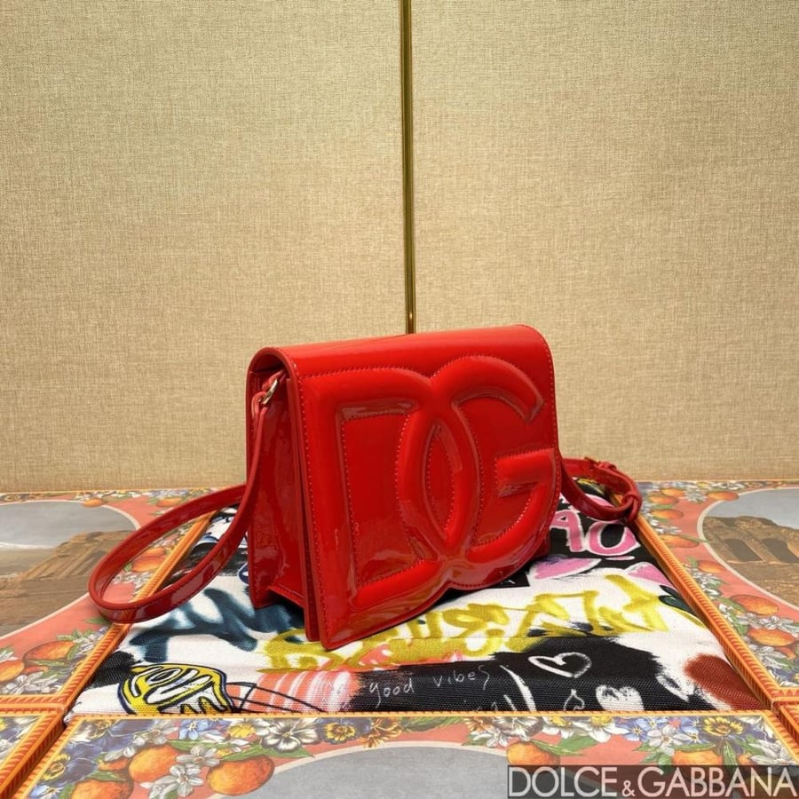 . شنطة دولتشي اند غابانا Calfskin DG Logo Bag crossbody bag
