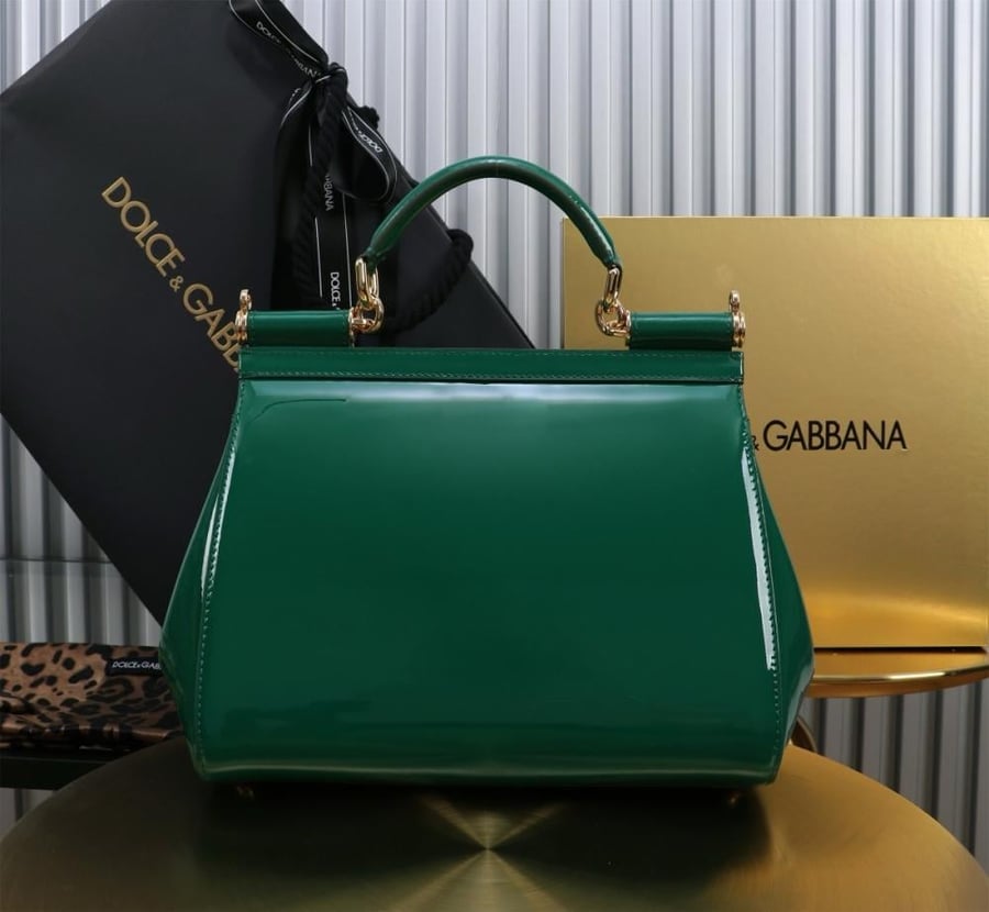 . شنطة دولتشي اند غاباناMedium Sicily handbag