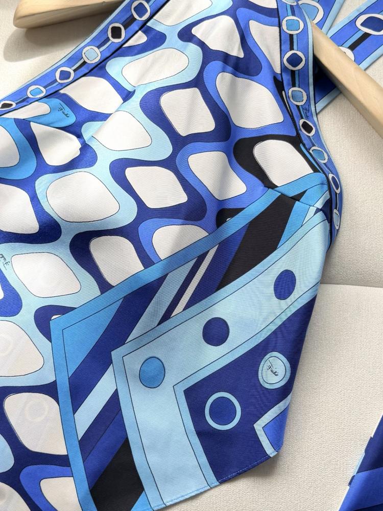 توب Pucci.