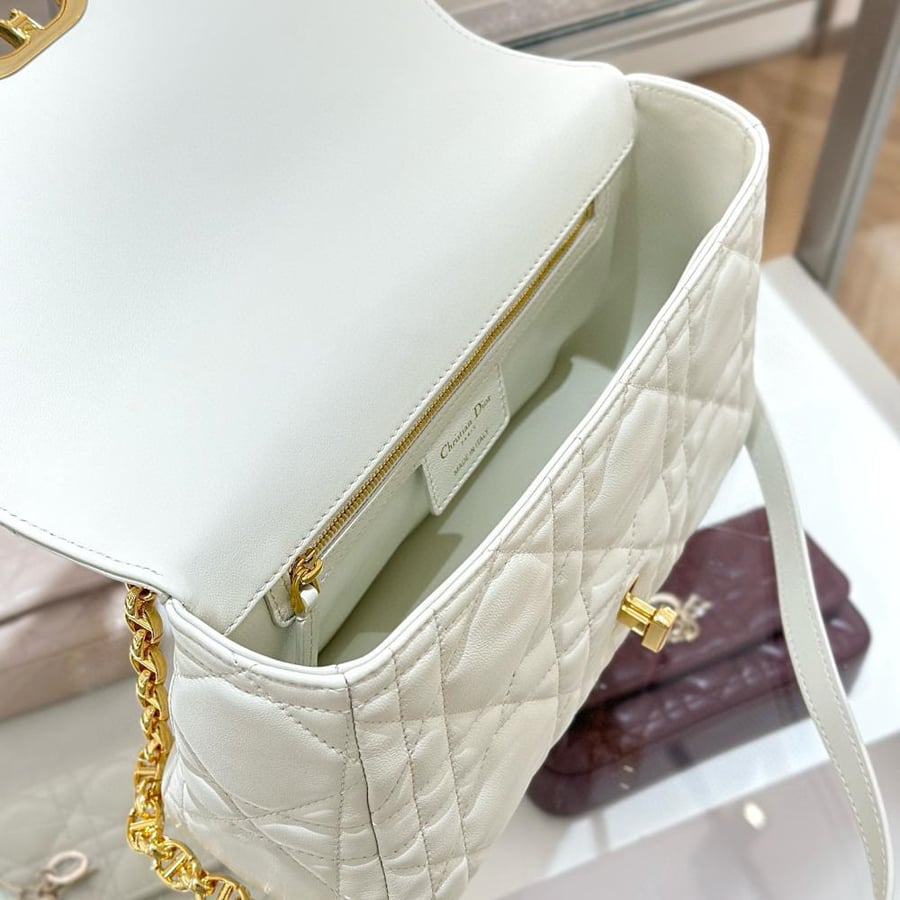 شنطة ديور Caro Doir