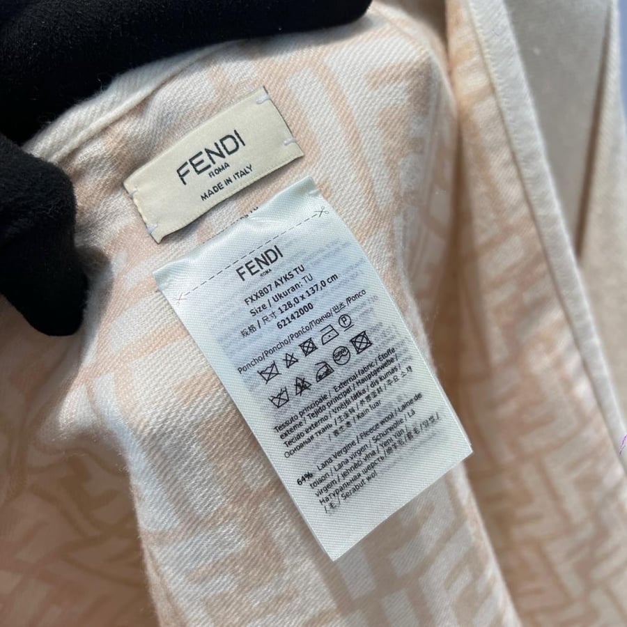 سكارف Fendi