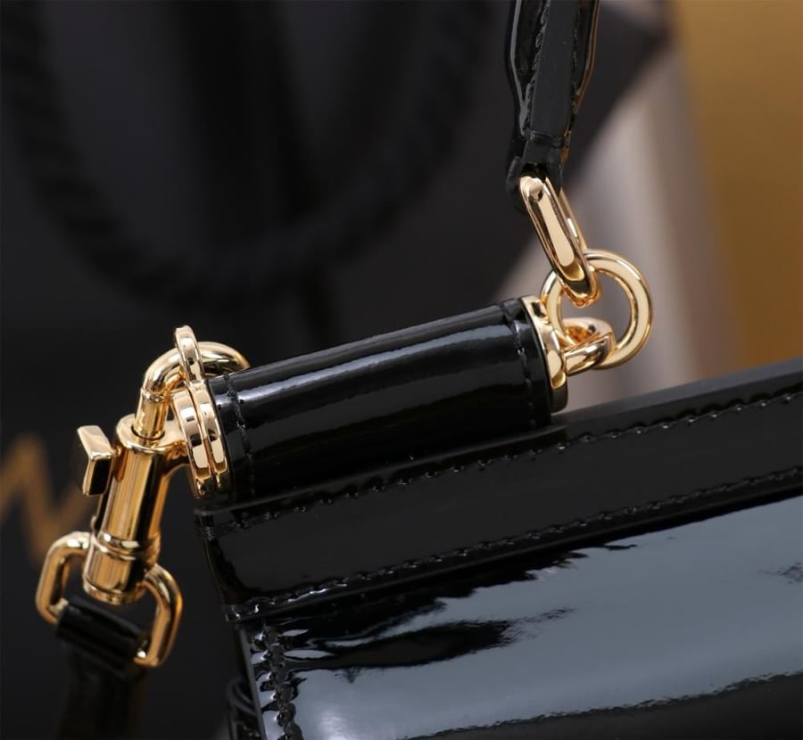 . شنطة دولتشي اند غابانا شنطة دولتشي اند غابانا Small  Sicily handbag