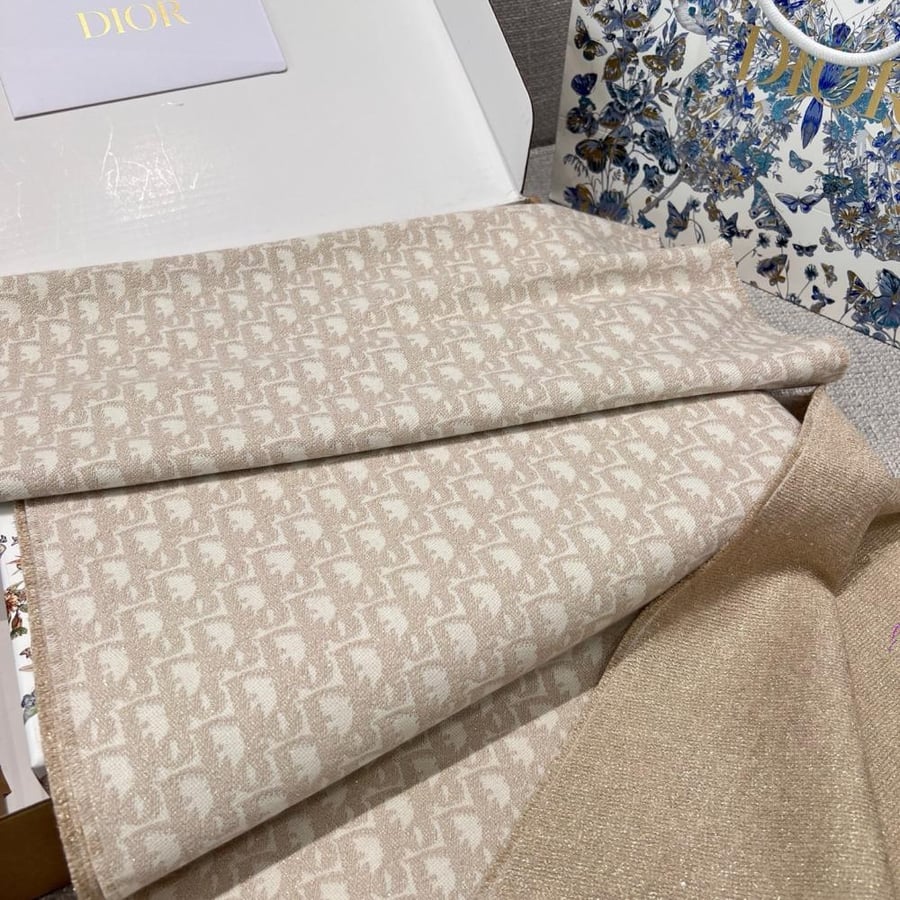سكارف Dior
