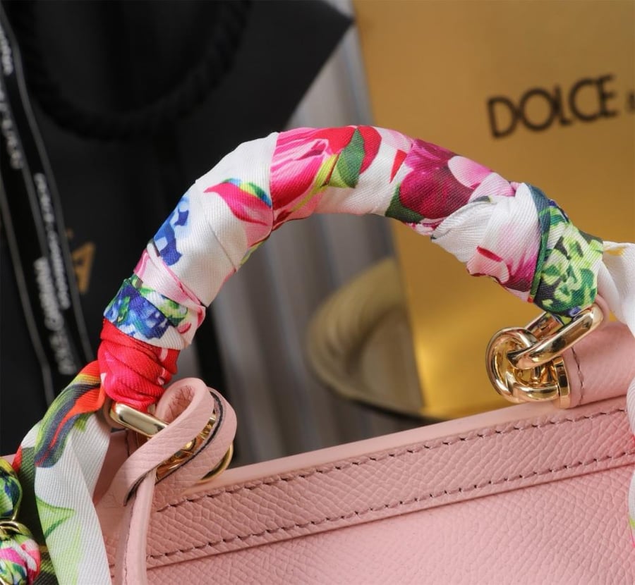 . شنطة دولتشي اند غابانا  Small Sicily handbag