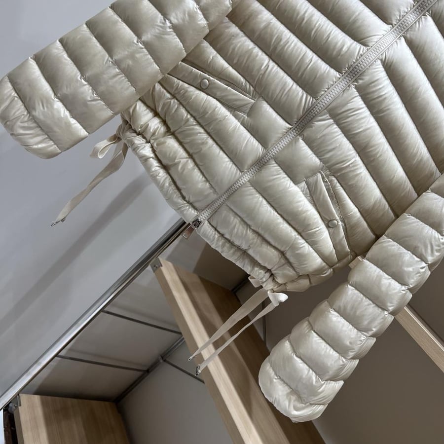 جاكيت Moncler