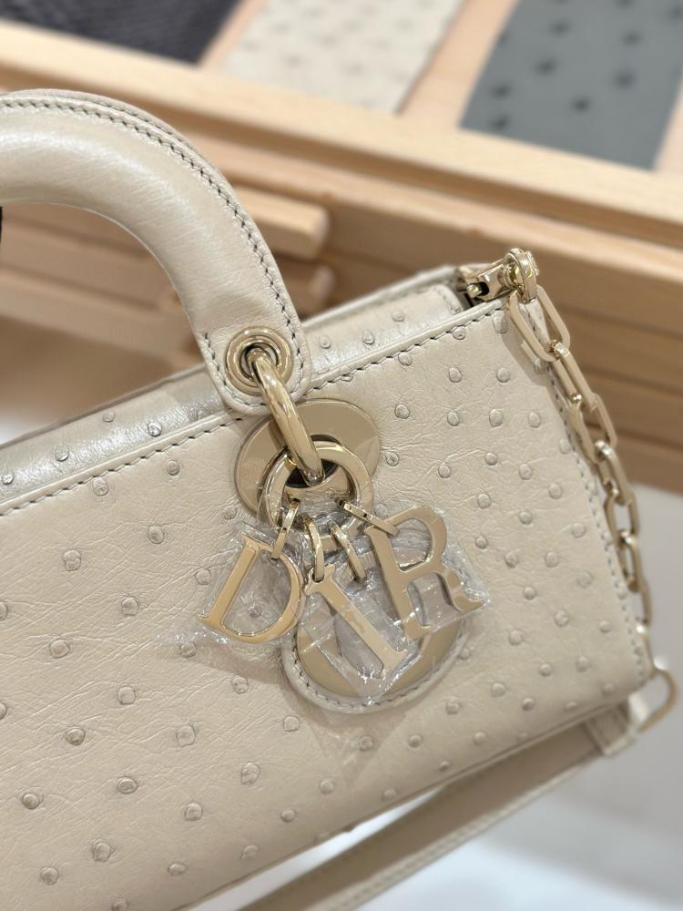 شنطة ديور Lady Ostrich Skin Dior Dior  مقاس 22cm