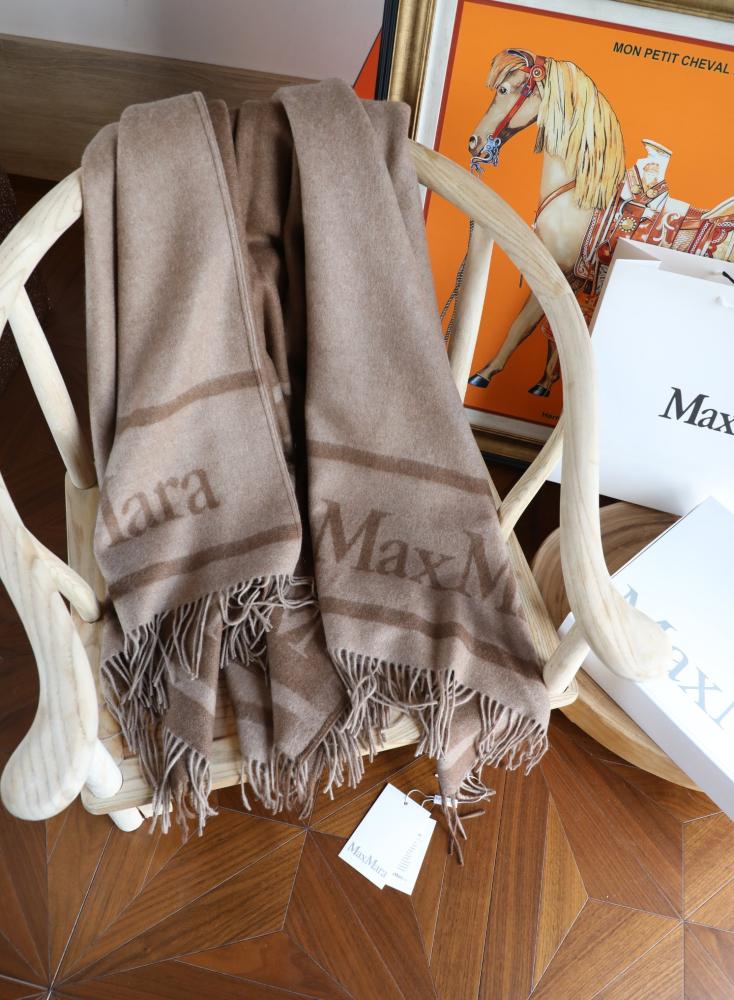 كاب MaxMara