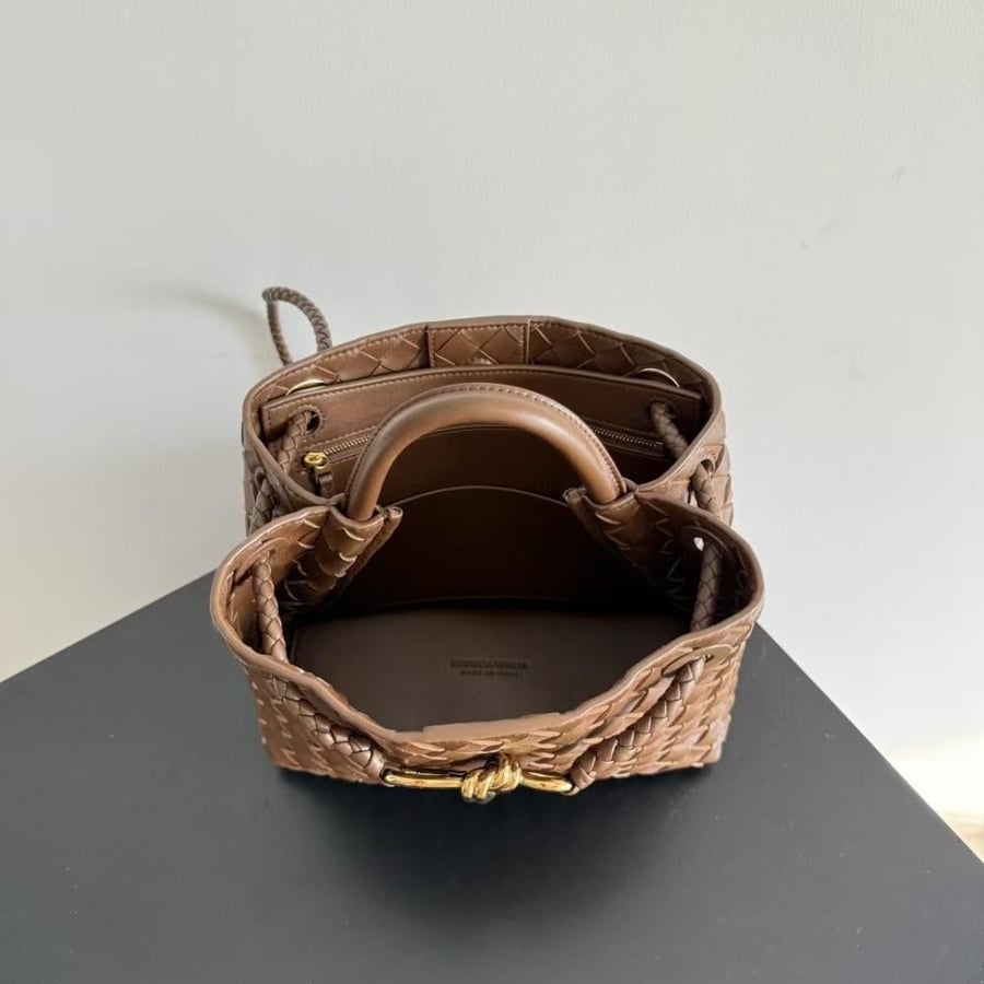 شنطة بوتيغا Andiamo مقاس 25cm