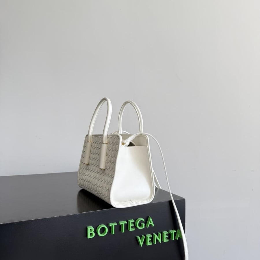 شنطة بوتيغا Baby barbara Bottega