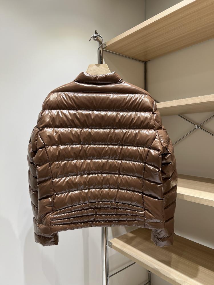 جاكيت Moncler
