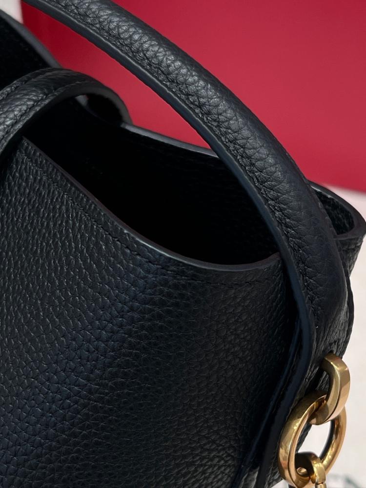 شنطة سان لوران Bucket Saint Laurent
