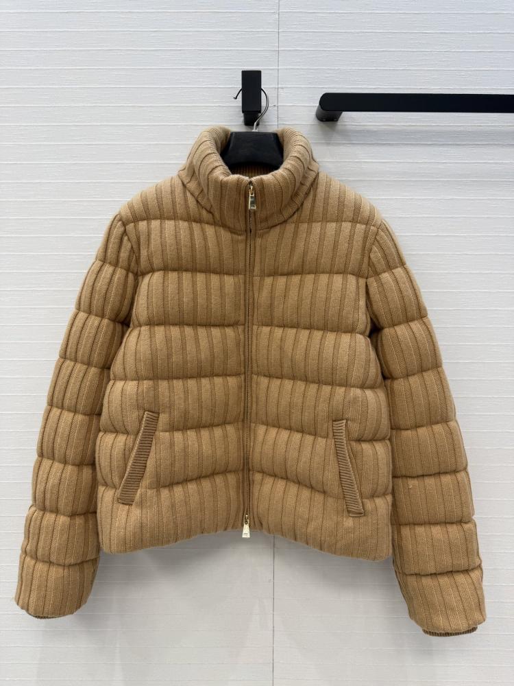 جاكيت Moncler