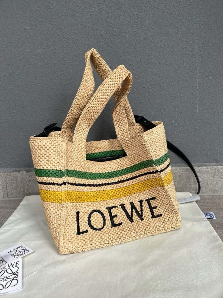 شنطة لويفي Font tote Loewe