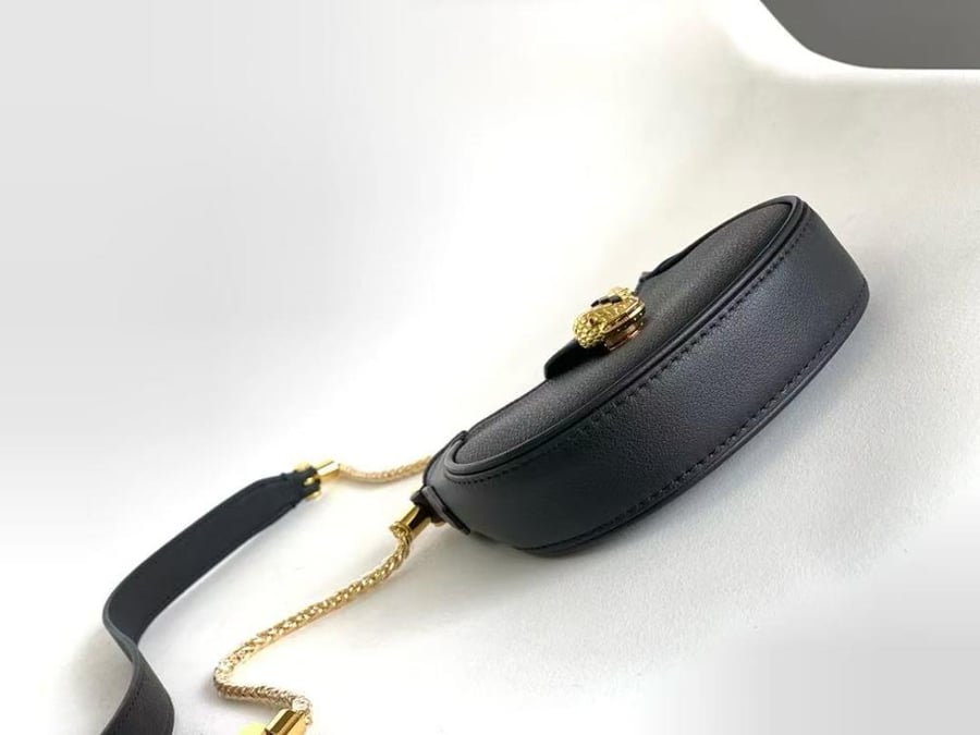 شنطة بولغاري SERPENTINE ELLIPSE   مقاس 18cm