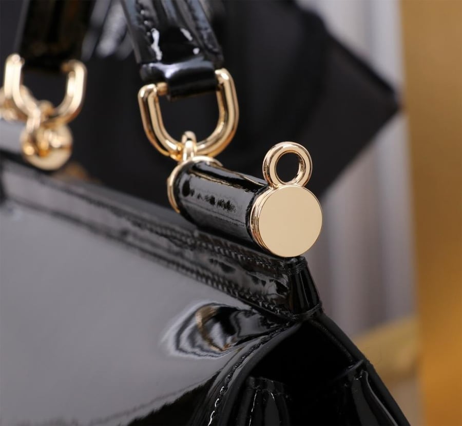 . شنطة دولتشي اند غابانا Medium Sicily handbag