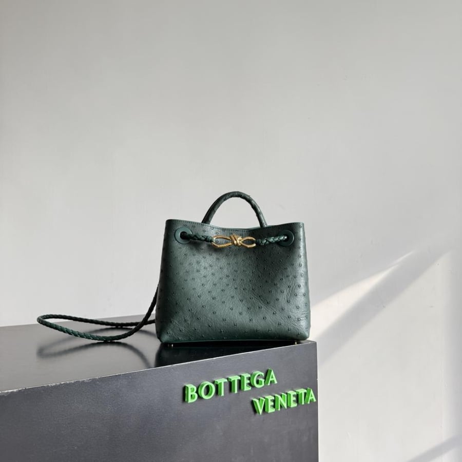 شنطة بوتيغا Andiamo مقاس 25cm