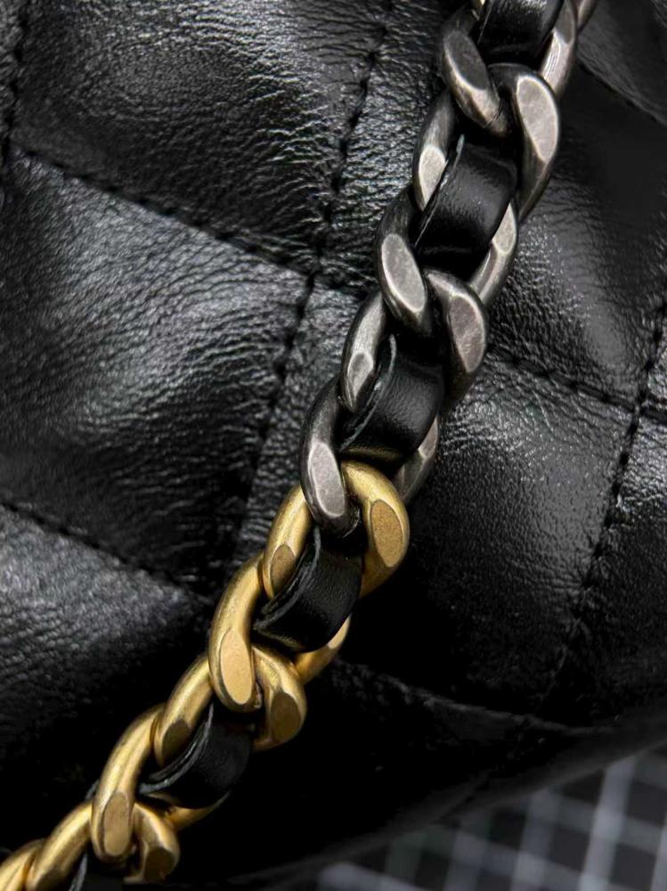 شنطة شانيل Mini hopo bag 22cm