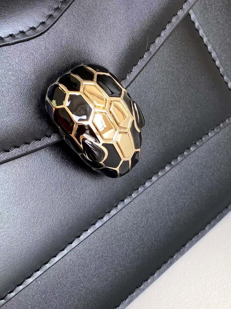 شنطة بولغاري Serpenti Forever مقاس 19cm
