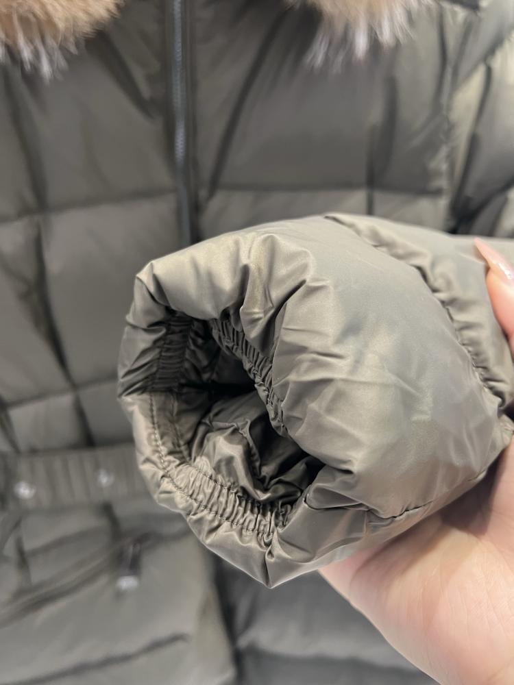جاكيت Moncler