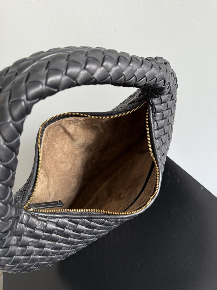 شنطة بوتيغا Medium Bottega