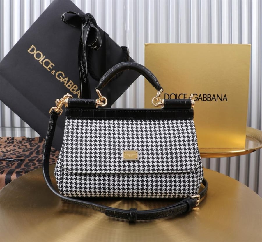 . شنطة دولتشي اند غابانا  Small Sicily handbag