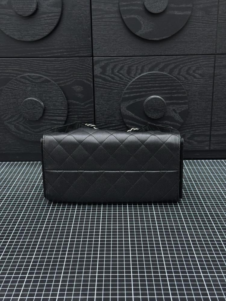 شنطة شانيل Mini hopo bag 22cm