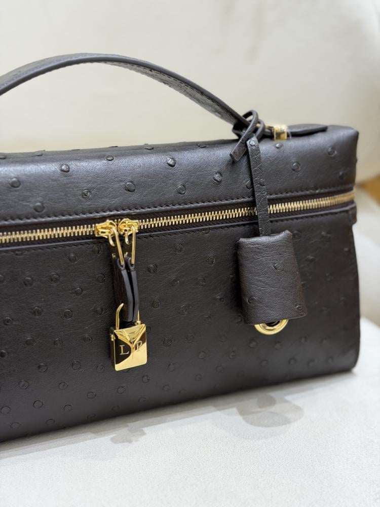 شنطة لورو بيانا Extra Clutch Ostrich Lora piana مقاس 29 cm