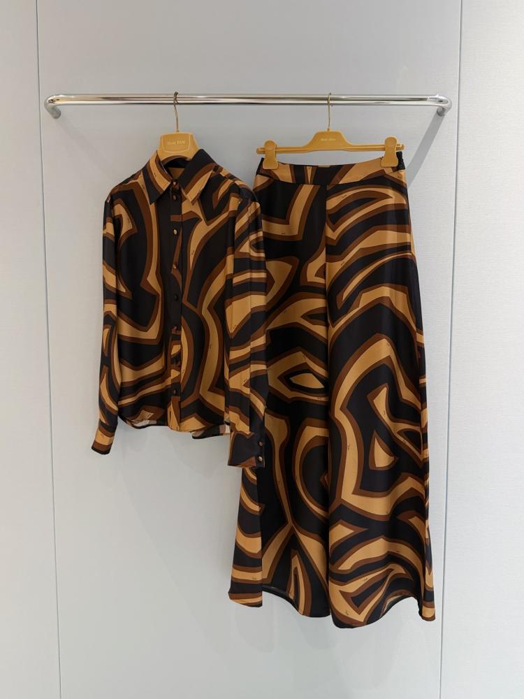 طقم Pucci