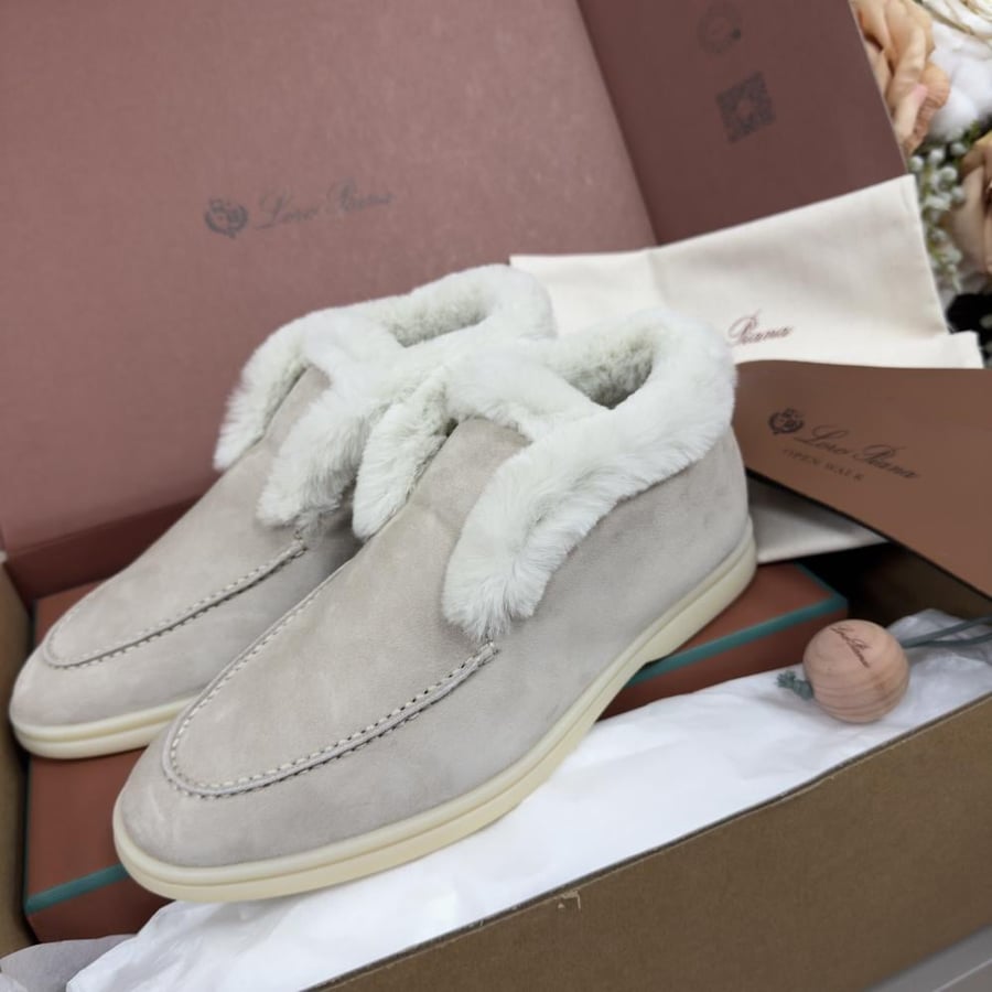 حذاء فلات لورو بيانا High top fur