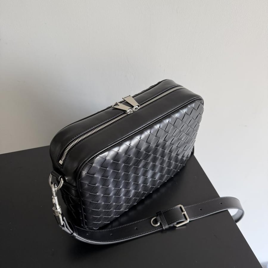 شنطة بوتيغا camera Bag Bottega