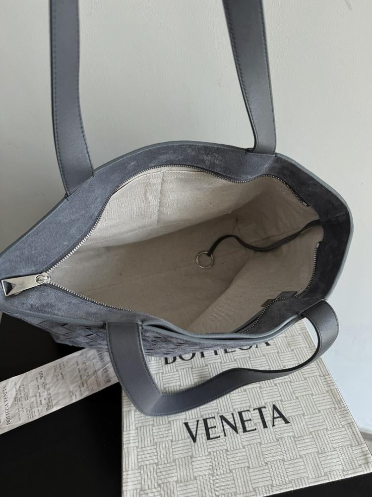 شنطة بوتيغا Small tote Bottega