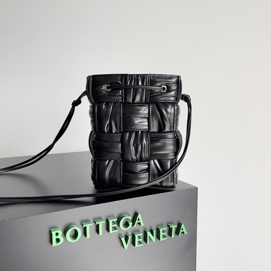 شنطة بوتيغا Small Cassette Bucket