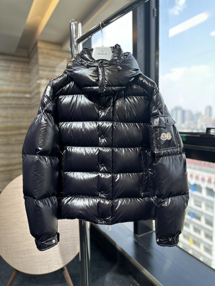 جاكيت Moncler