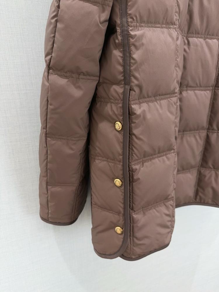 جاكيت Moncler