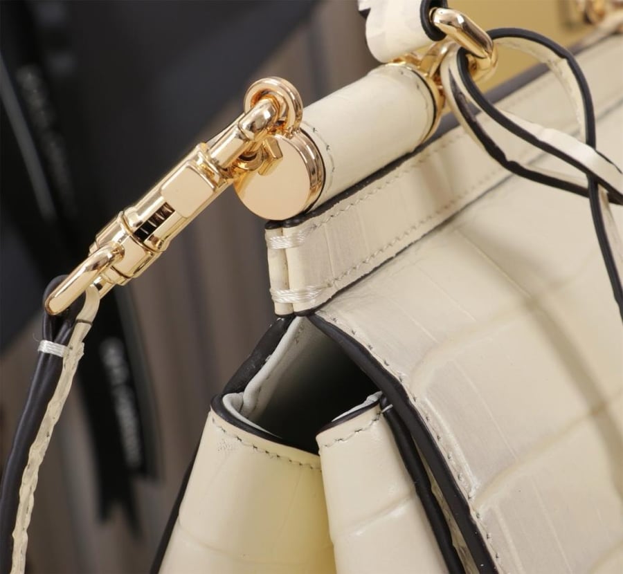 . شنطة دولتشي اند غابانا Medium Sicily handbag
